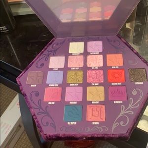Jeffree star cosmetics blood lust palette